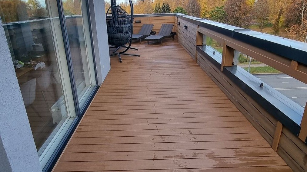 Facadepanel i komposit på bygning med tagterrasse