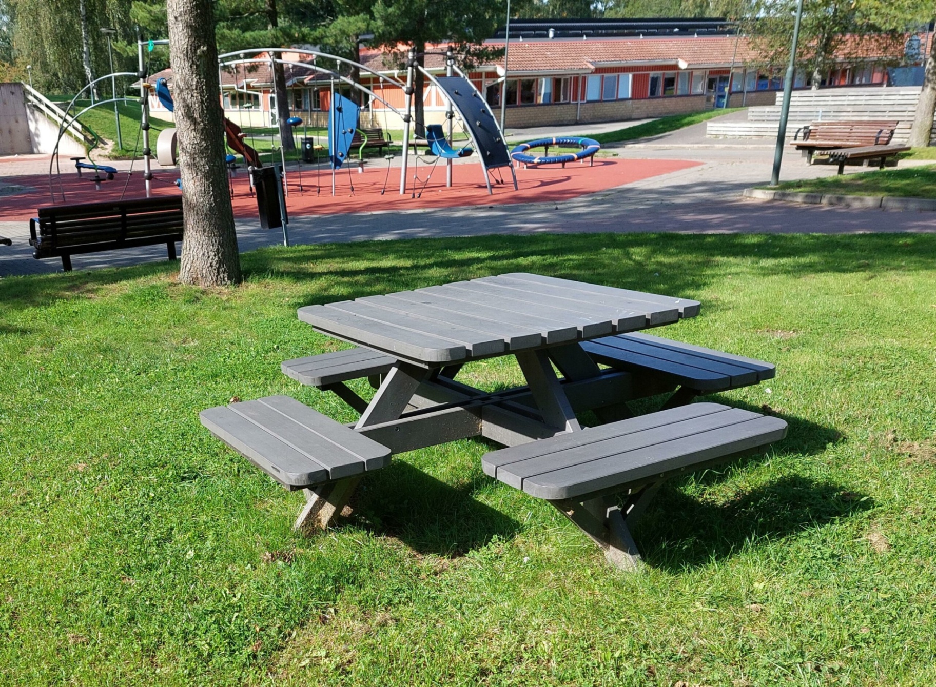 Møbel Mockebo - picnicmøbelsæt i trækomposit