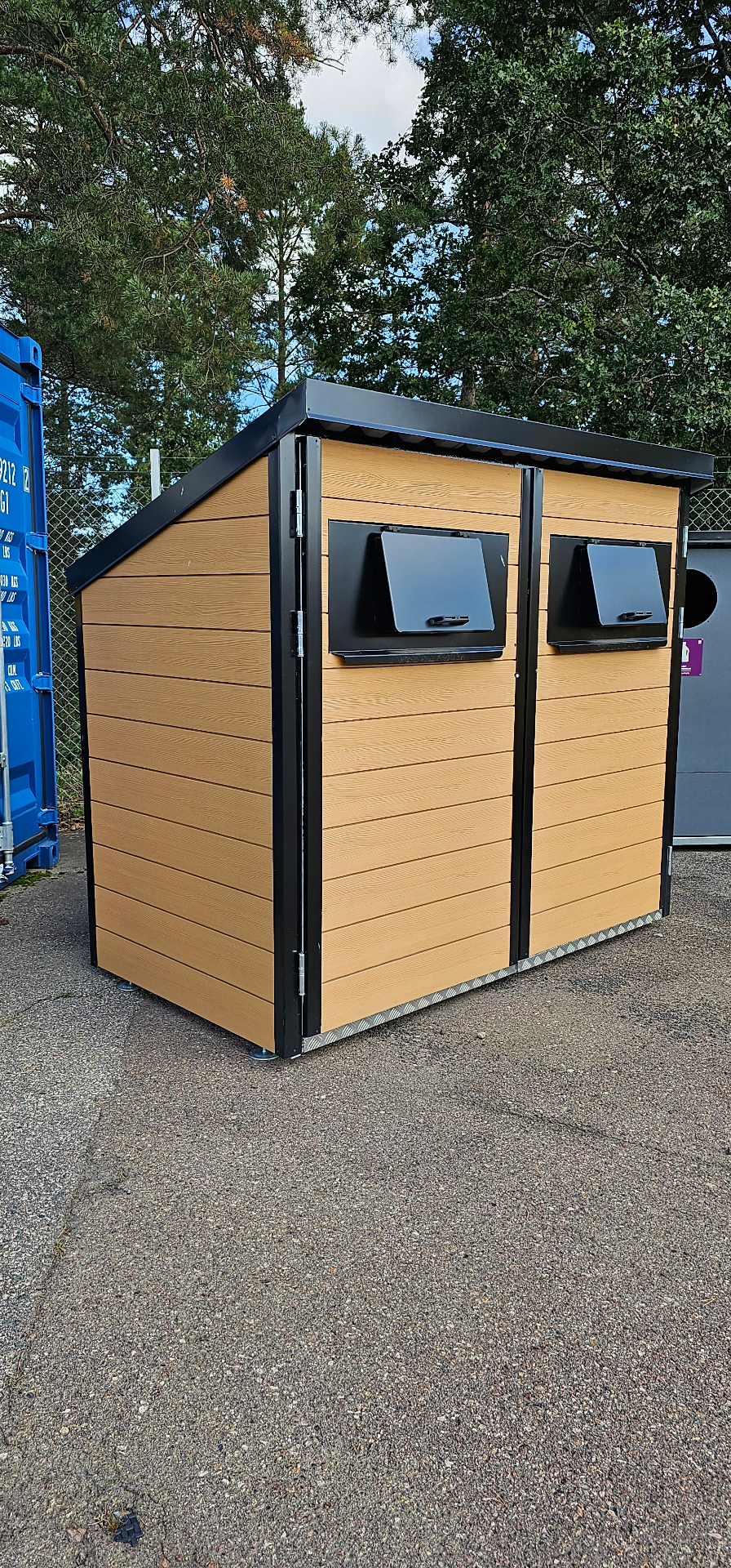 Installeret renovationsskjul hos kunde